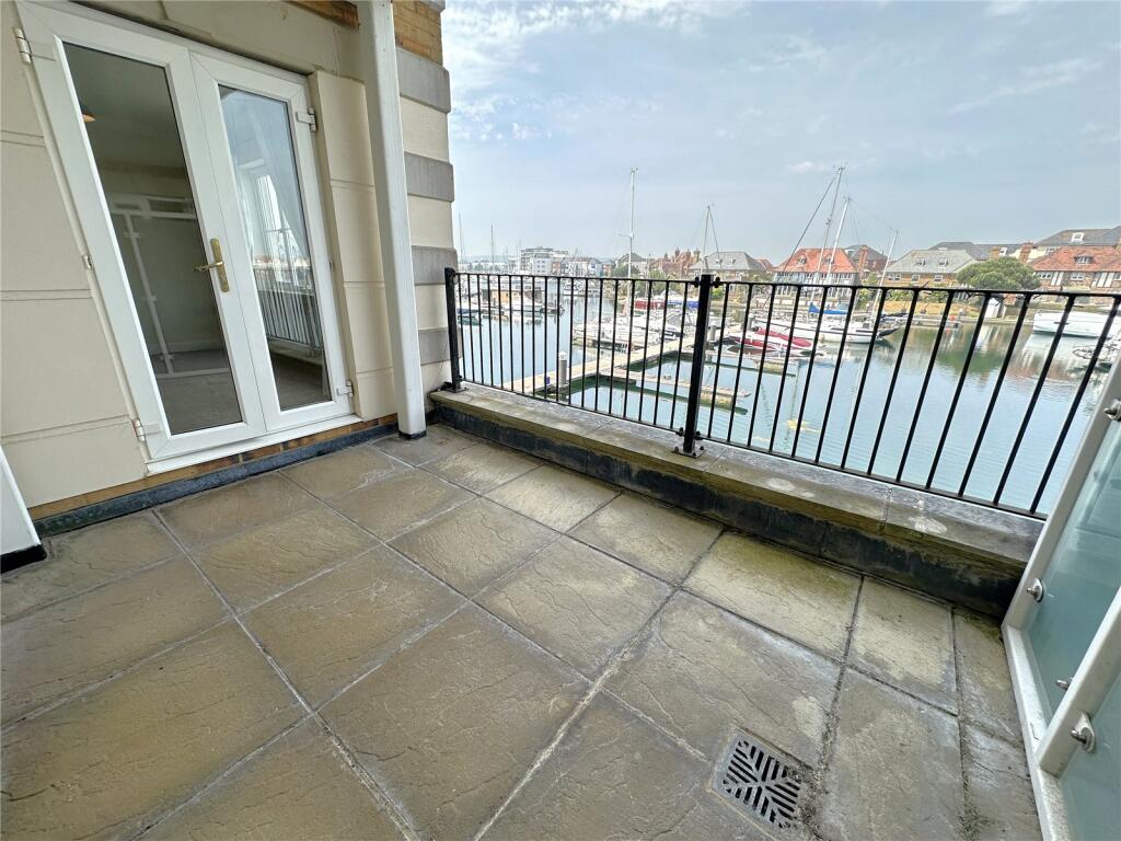 Apartment in Eastbourne, Port Moresby Place, Sovereign Harbour - View 2