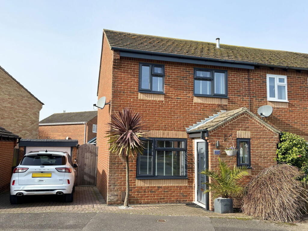 Main image of property: Magpie Lane, Lee-on-the-Solent, PO13 8LE