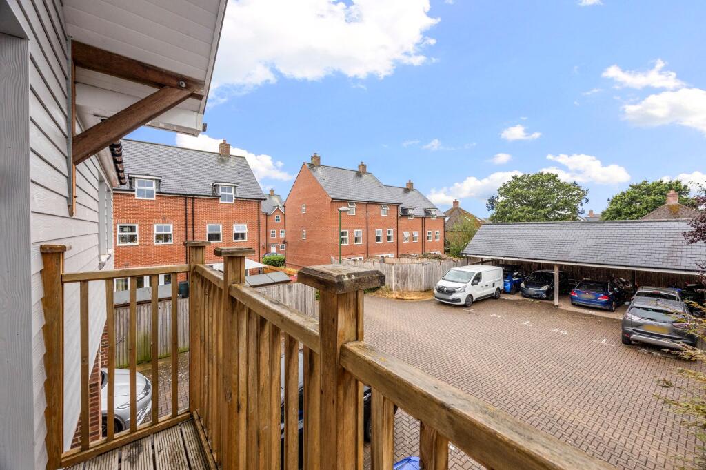 House in Horsham, Broadbridge Heath - View 4