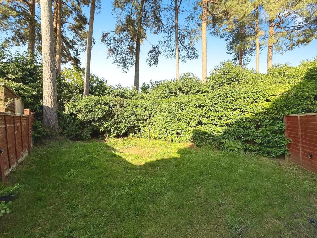 Maguire Drive, Frimley, Camberley, Surrey, GU16 photo 3