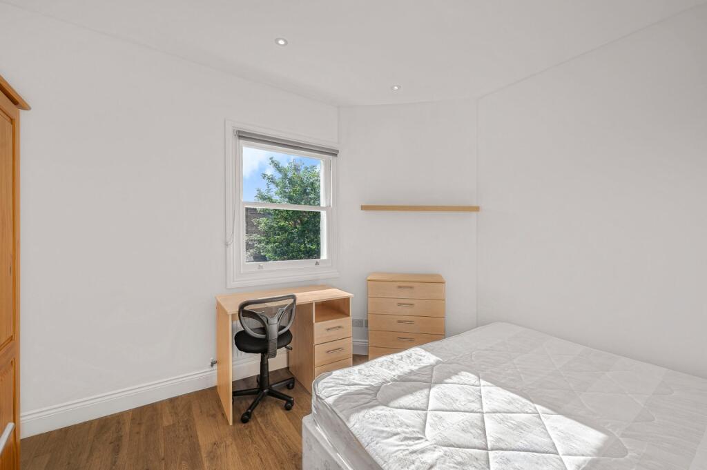 House in London - View 4