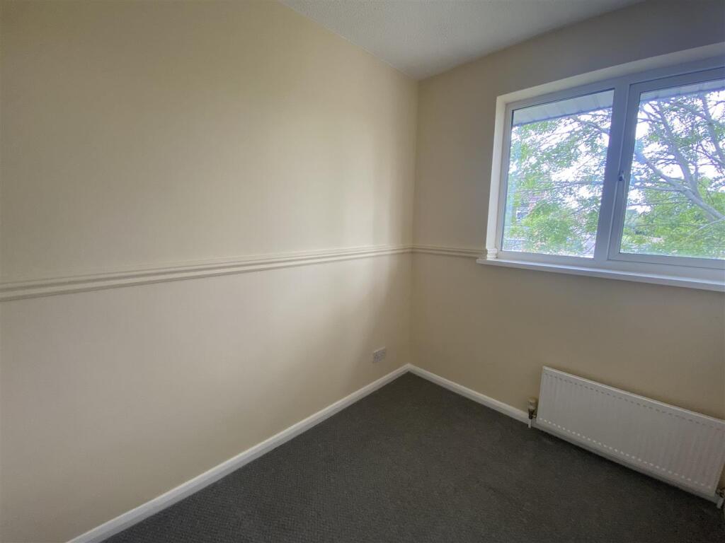 House in Wellingborough, North Northamptonshire - More