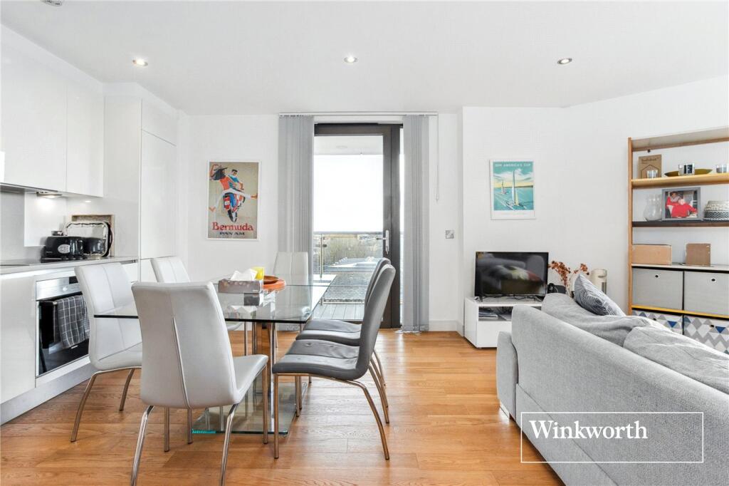 Apartment in London, Church End - More