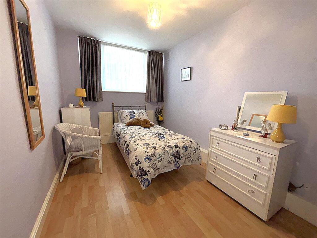 Apartment in Bromley - View 5