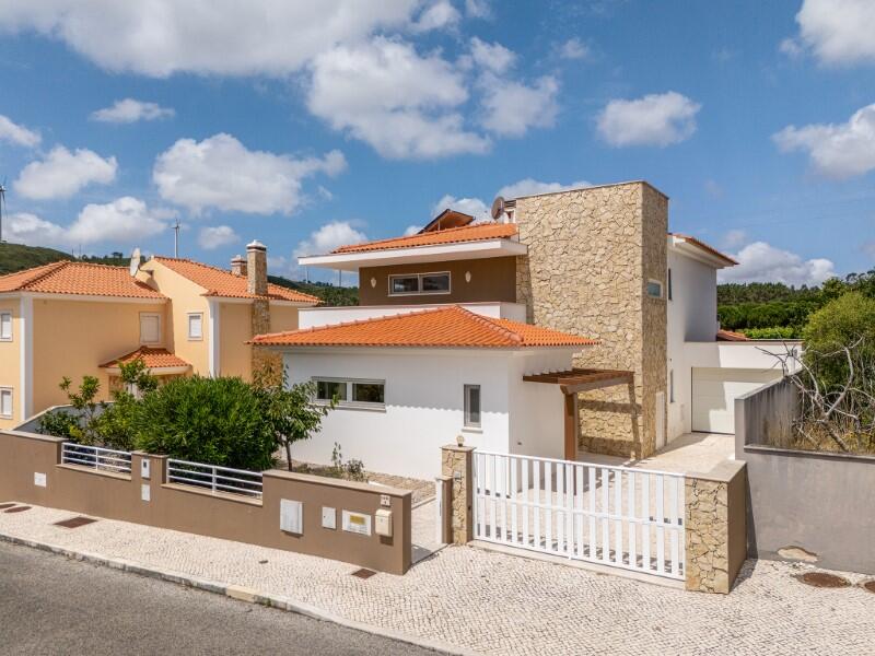 Main image of property: Leiria, Roliça