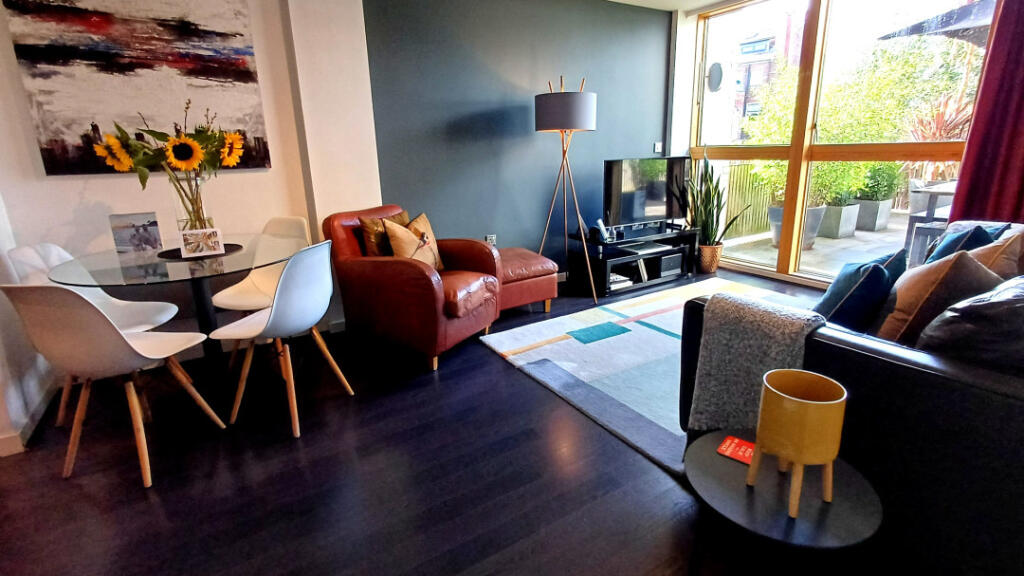 Apartment in Trafford, Brooklands - View 2