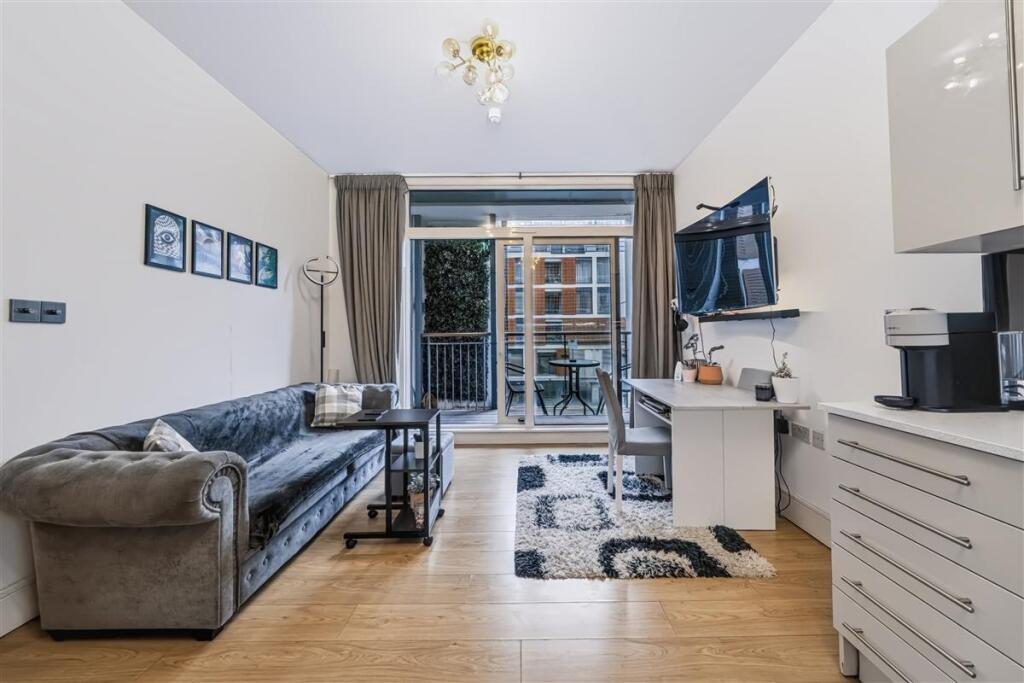 1-bed flat on Cornell Square, SW8, £385,000