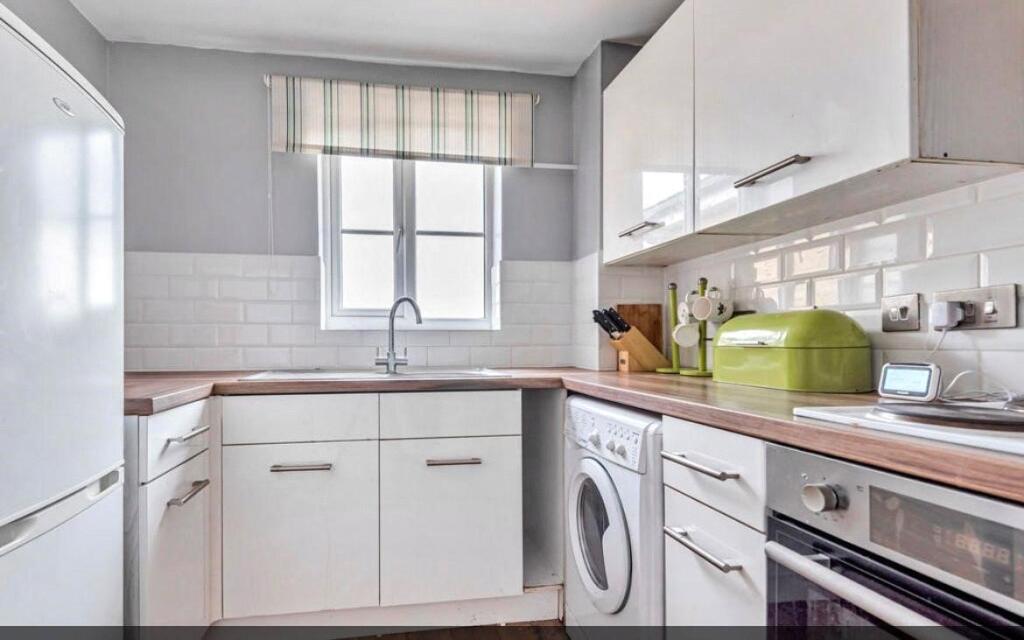 Main image of property: Clarence Close, Barnet, EN4