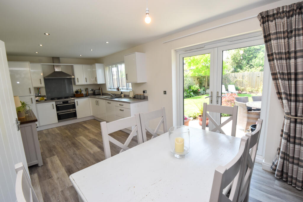 Isherwood Road, Carrington, M31 photo 3