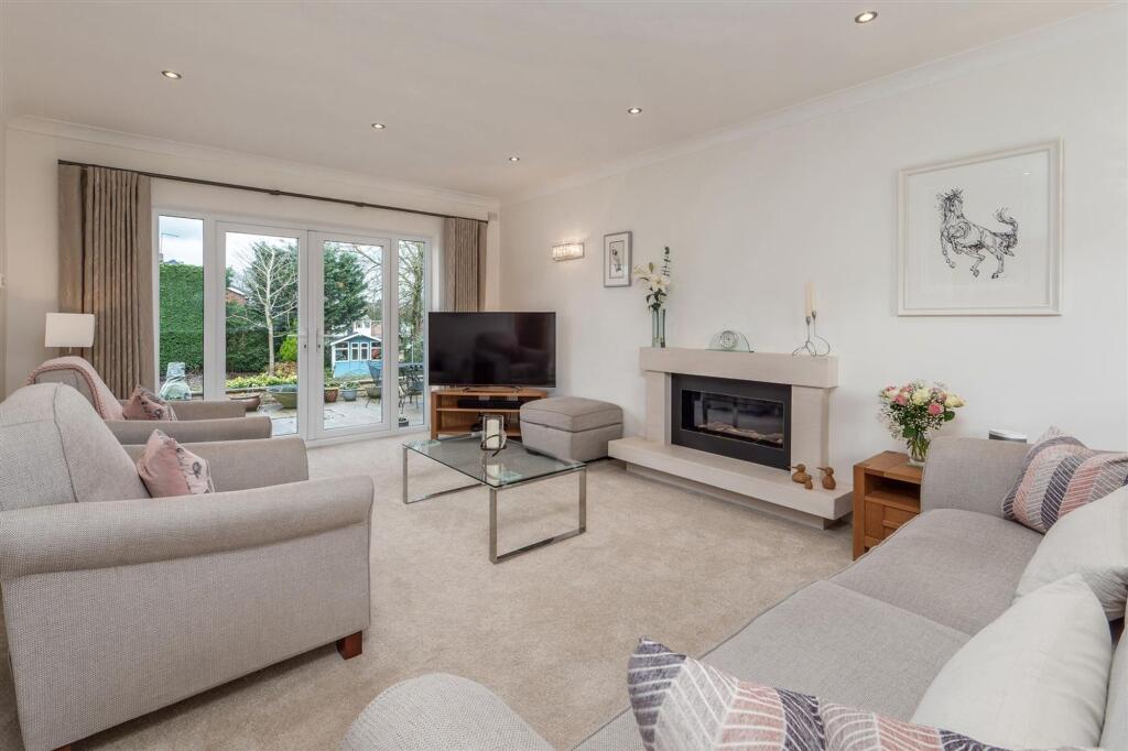 5 Eaton Drive, Alderley Edge, SK9 photo 3