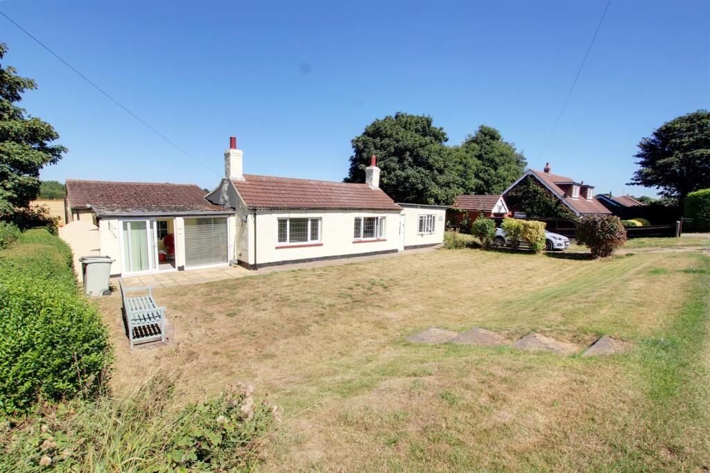 3-bed bungalow on Bank End, North Somercotes, Louth, £270,000