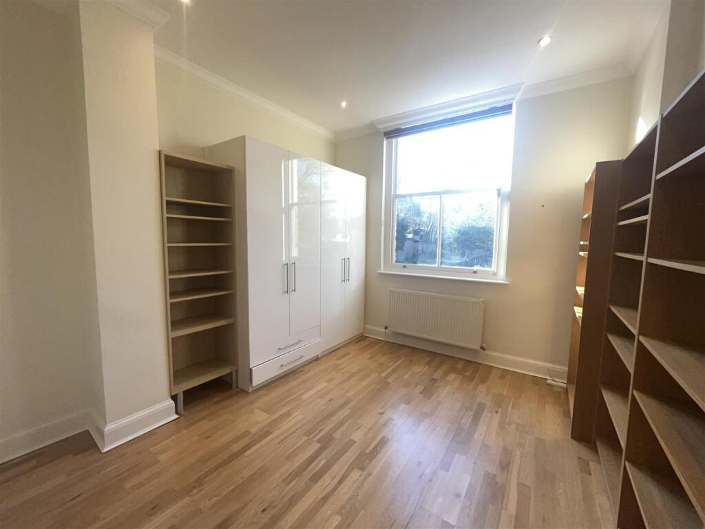 Apartment in London - More