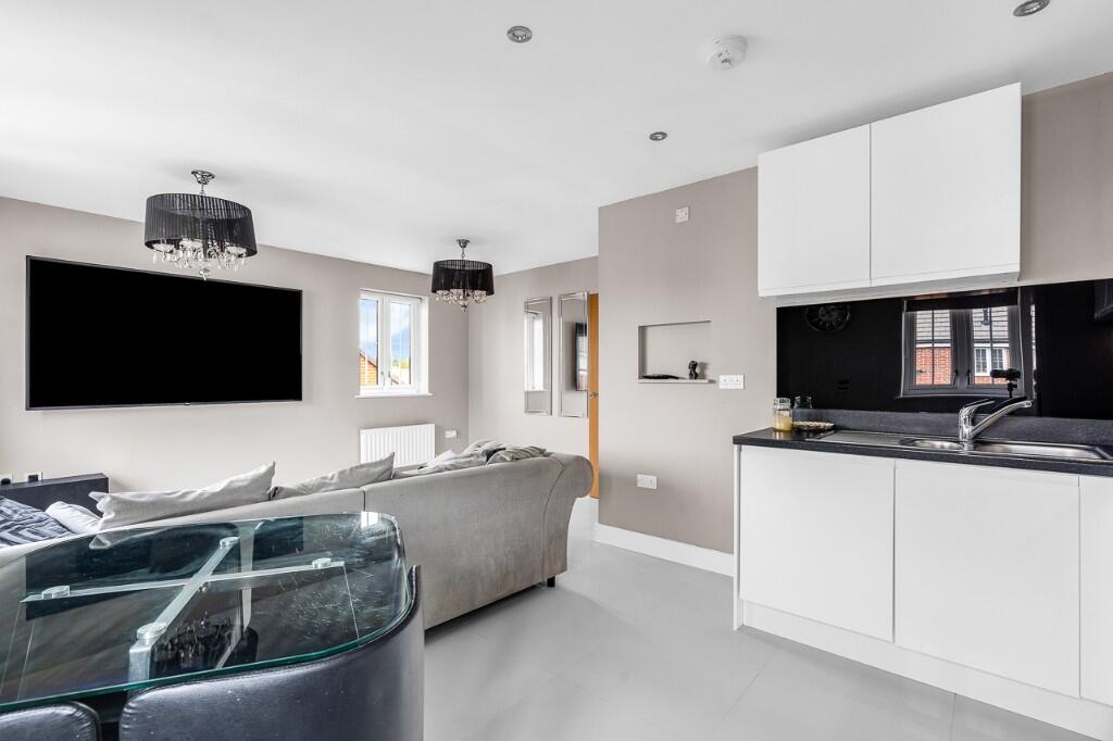 Keen Avenue, Buntingford, Hertfordshire, SG9 photo 4