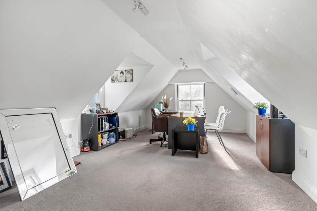 Additional image 33 of Pottersheath Road, Welwyn, AL6 9SY