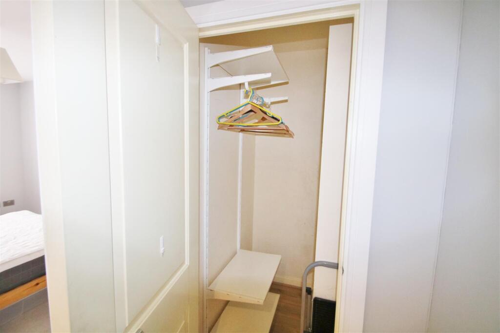 Apartment in Sutton - More