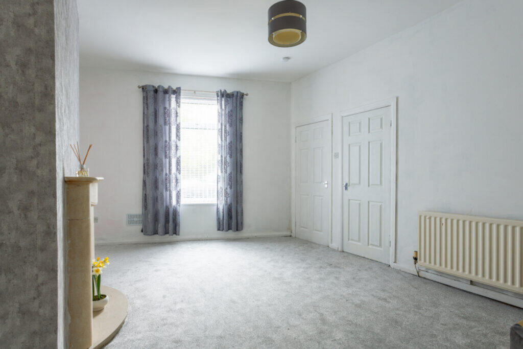 Apartment in South Tyneside, West Harton - View 3