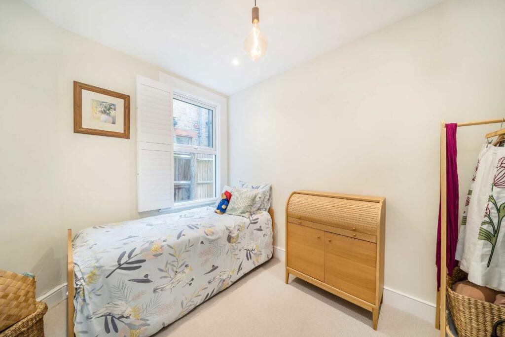Apartment in London - View 4