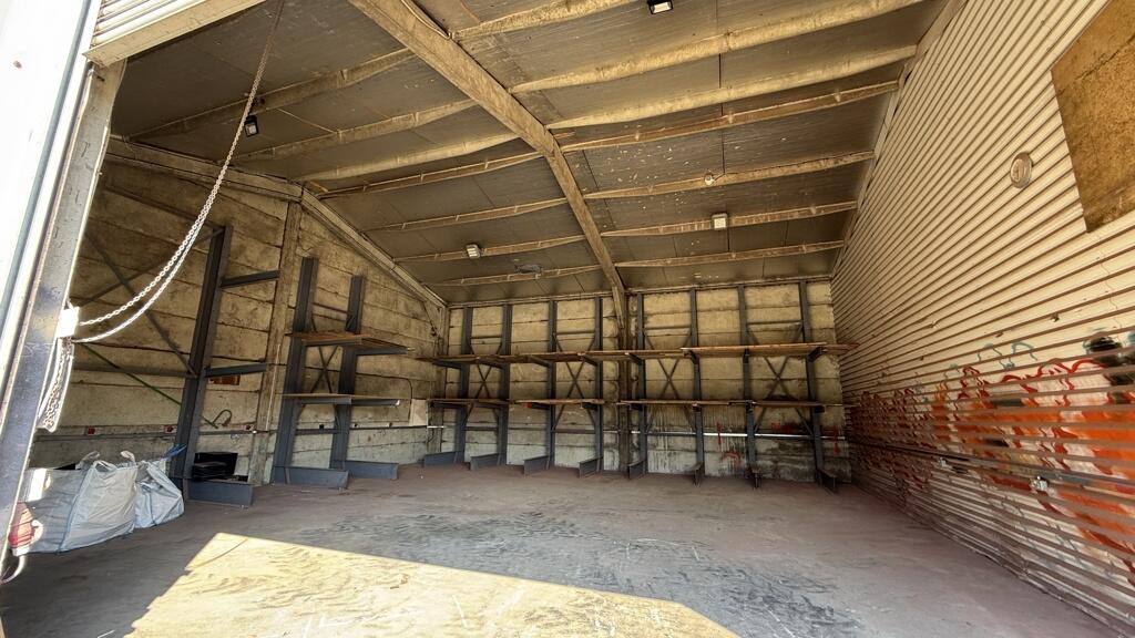 Additional image 4 of Yard, Moor Mill Lane, Colney Street, Radlett, Hertfordshire, AL2 3UA