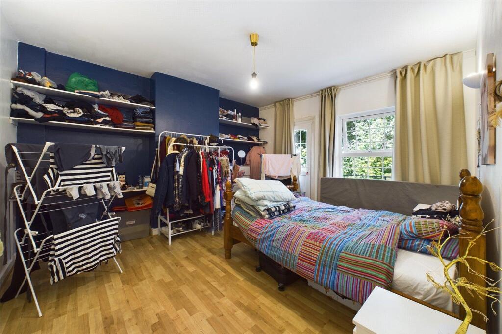 Apartment in Redhill - View 3