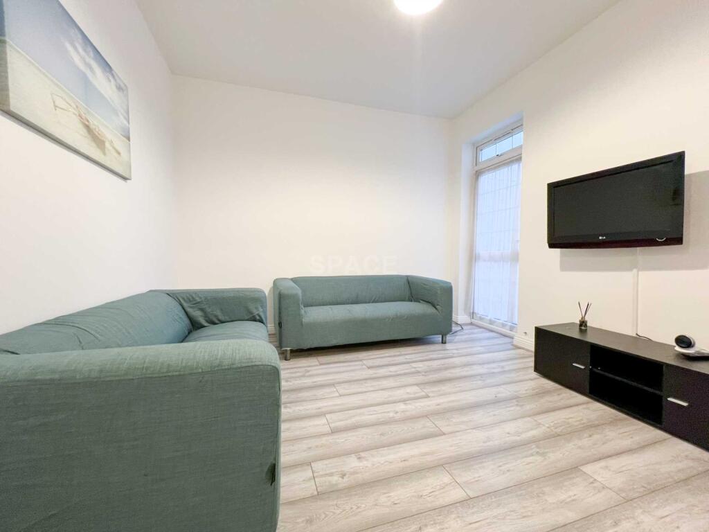 Main image of property: Swainstone Road, Reading, University, RG2 0DX
