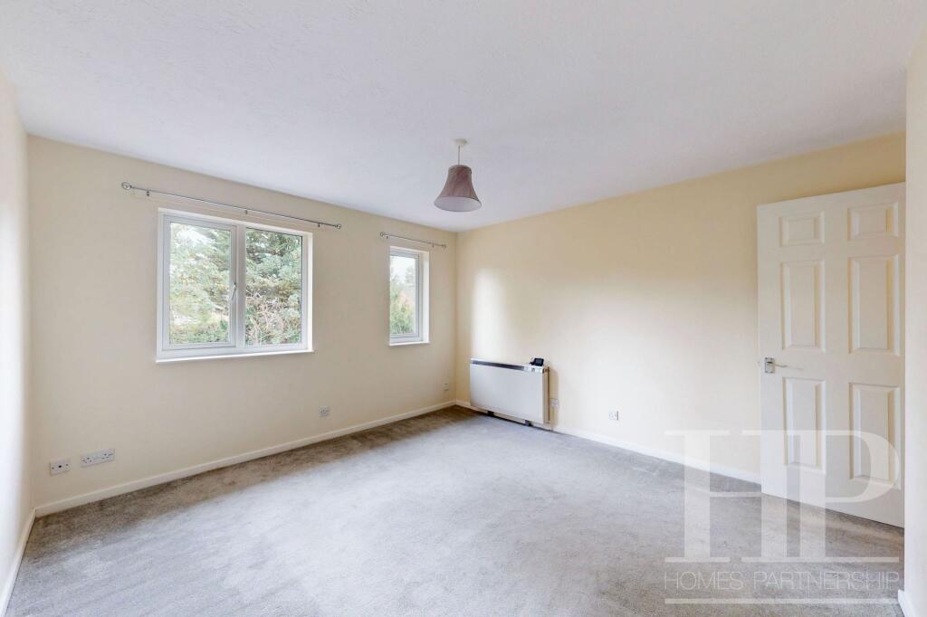 Apartment in Crawley, Northgate - View 2