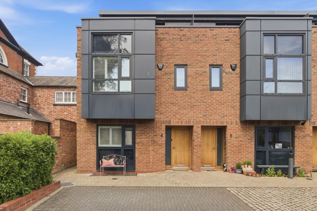 Main image of property: New Street, Kenilworth, CV8