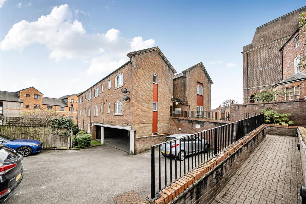 Main image of property: St Marys Grove, Reading, Berkshire