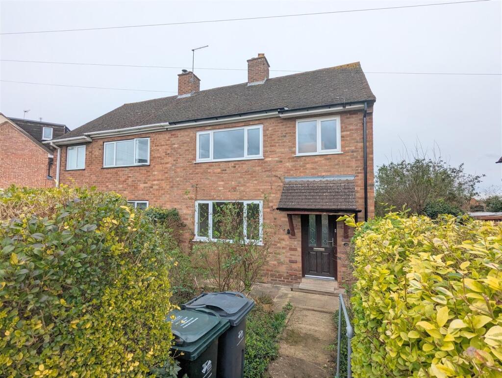 Main image of property: 24 Beauchamp Road, Malvern