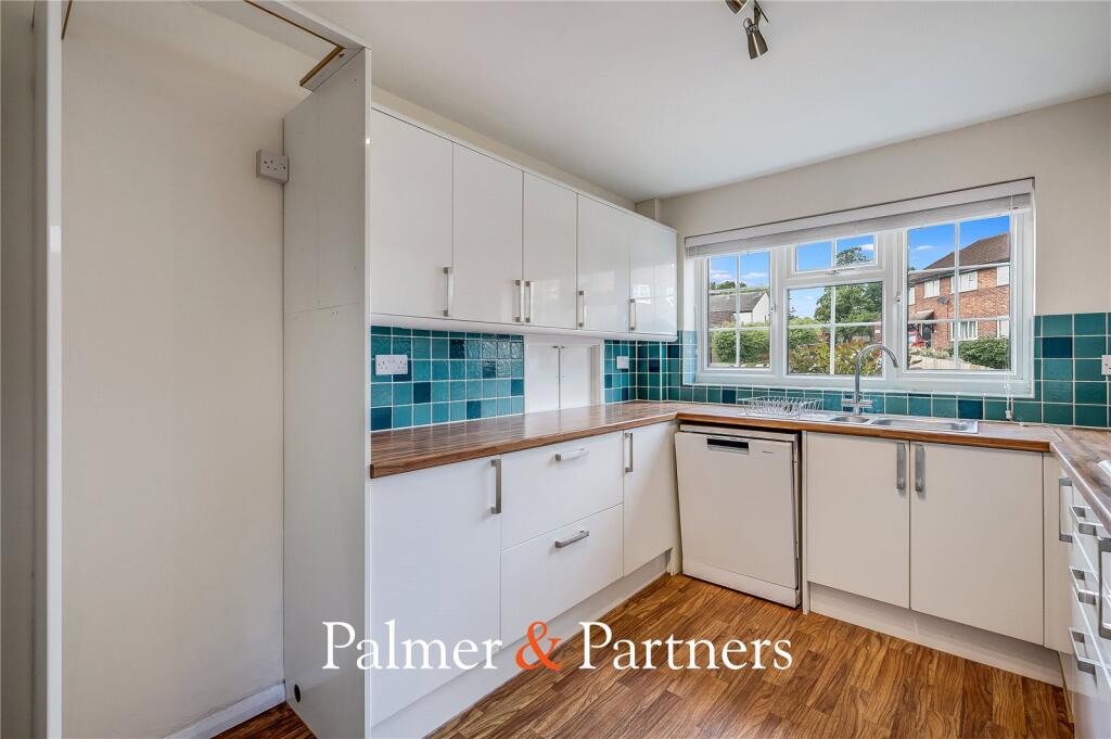 House in Chelmsford, Chancellor Park, Chelmer - View 5
