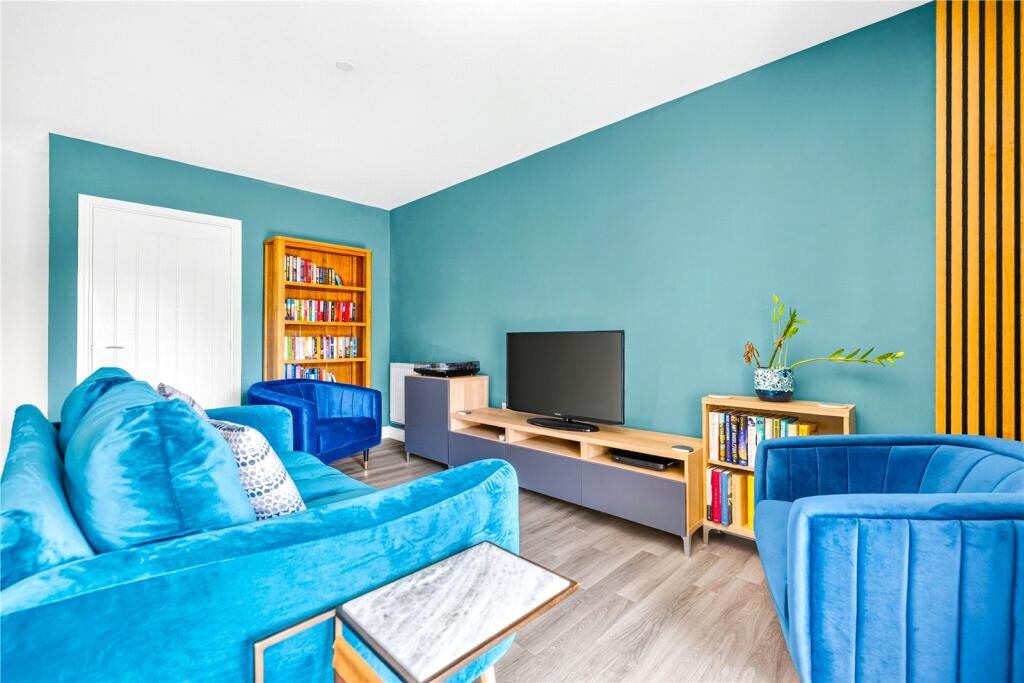 Apartment in London, Higham Hill - View 5