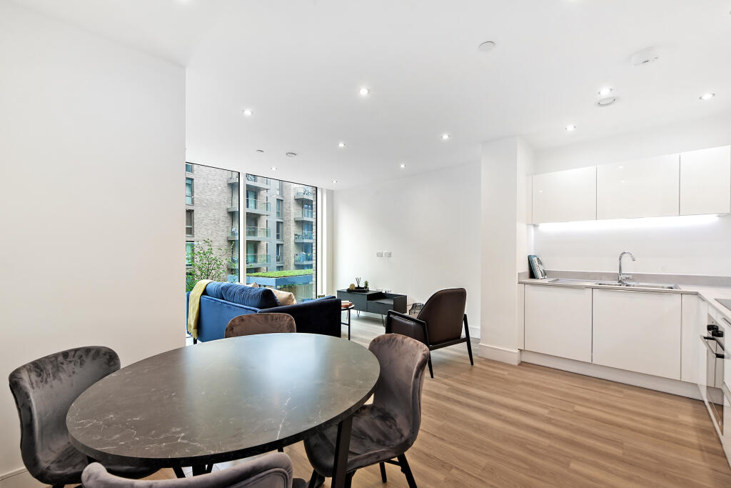 Apartment in Southall - View 3
