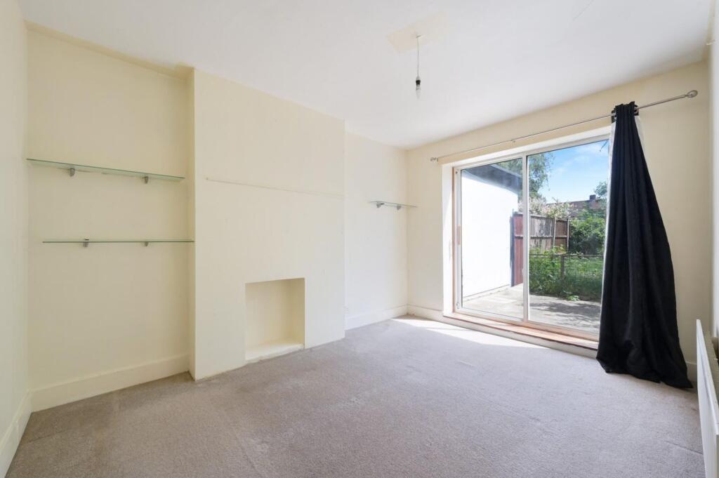 House in Worcester Park, The Hamptons - View 5
