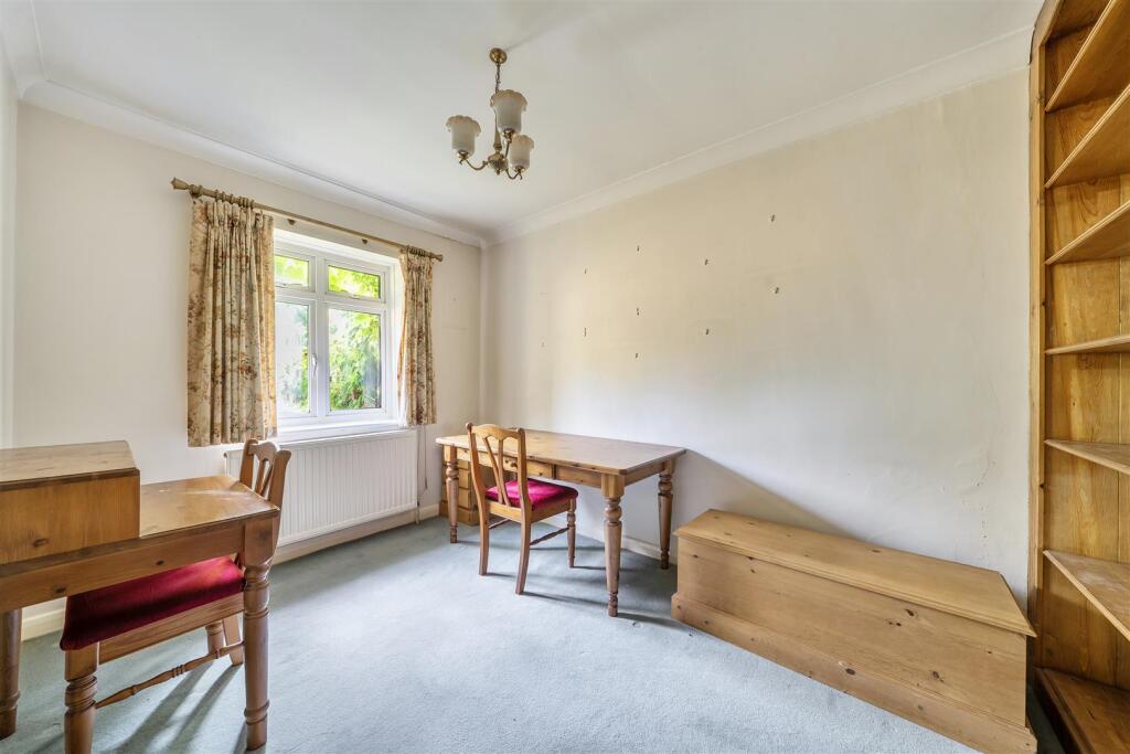 House in Bromley - More