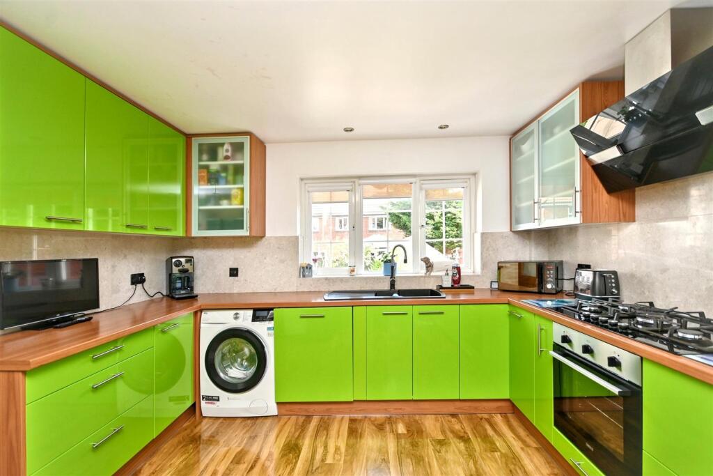 House in Eastbourne, Hampden Park - View 3