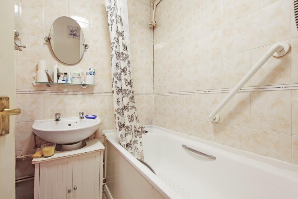 Apartment in Mitcham, Merton - View 5