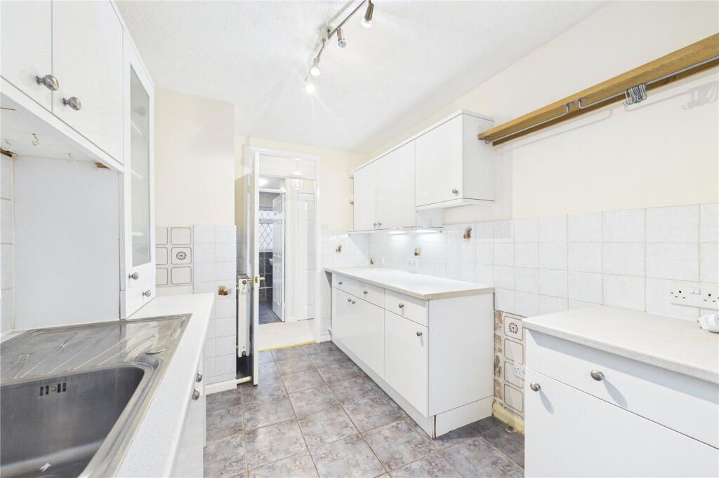House in Berkshire, Calcot, Tilehurst - View 5