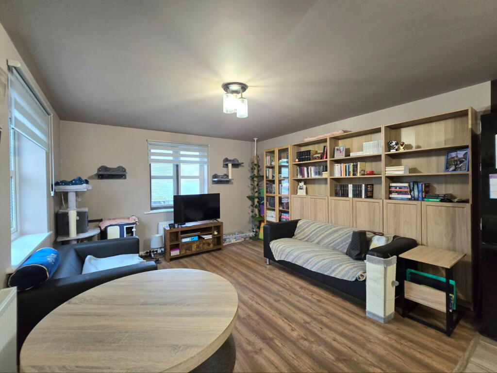 Apartment in Northampton, Duston - View 6