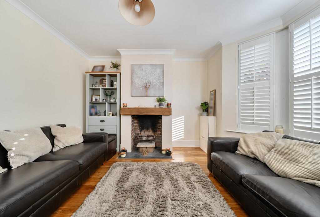 Lumley Road, Horley, Surrey, RH6 photo 3