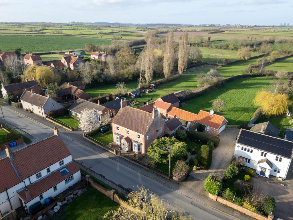 Main image of property: The Hollies, Low Street, East Drayton, Retford, Nottinghamshire, DN22 0LN