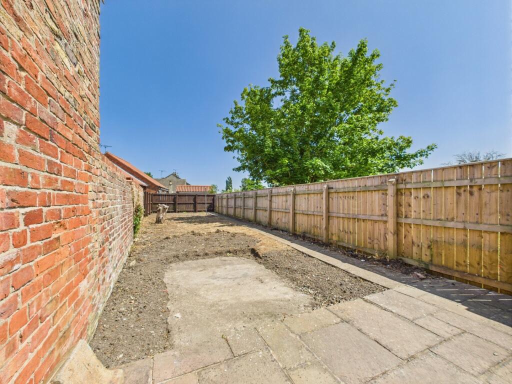Middle Street, Nafferton, YO25 4JS photo 2