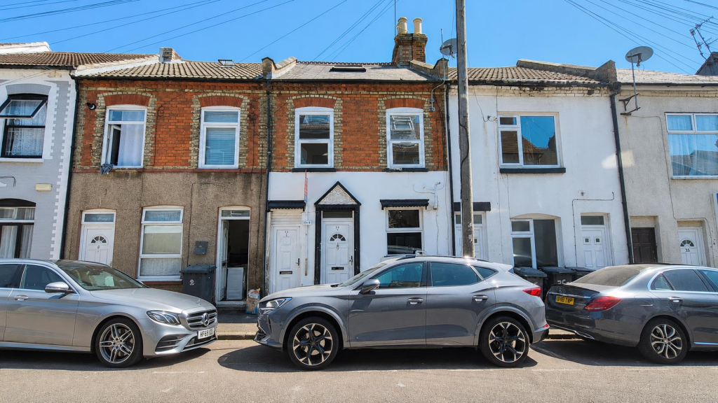 1-bed flat on Stanley Street, Luton, £70,000