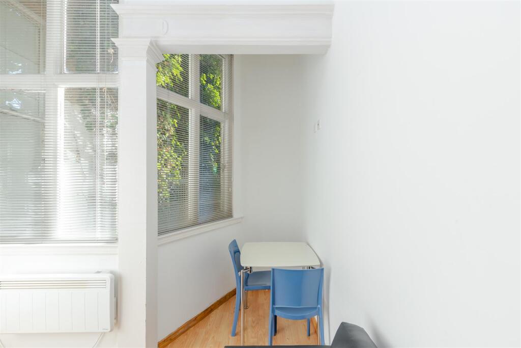 Studio flat for rent