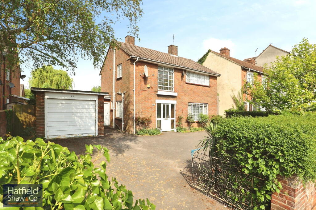Main image of property: Bicester Road, Aylesbury, HP19 9AN