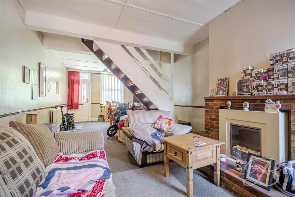House in Mansfield, Nottinghamshire - View 5