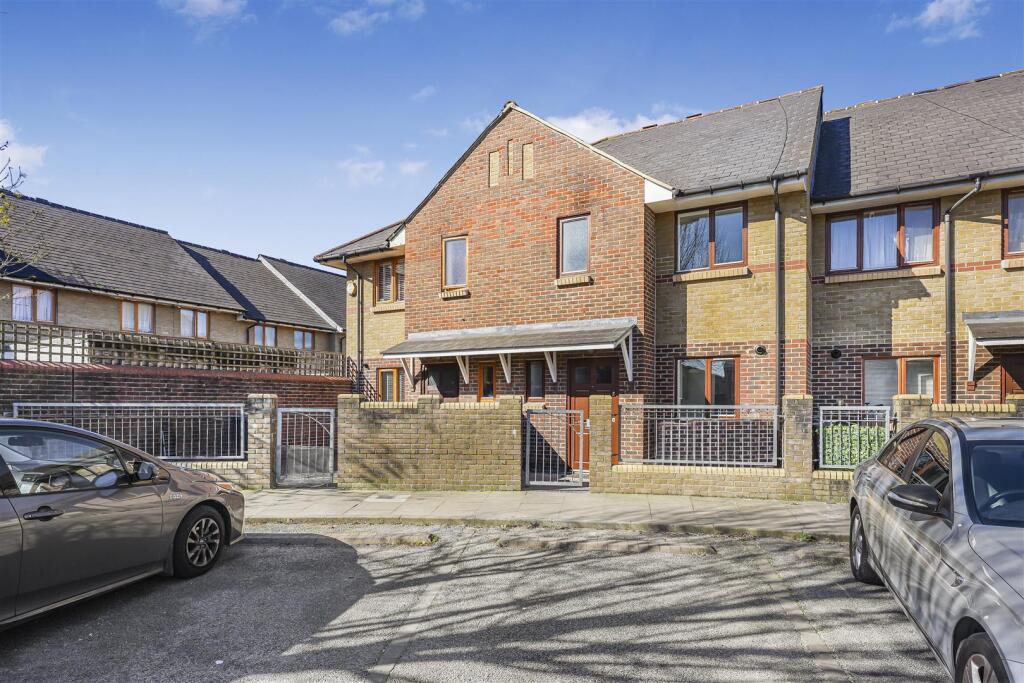 Main image of property: Arnett Square, Chingford, E4
