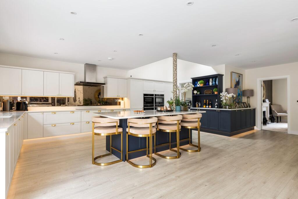 The Avenue, Crowthorne, RG45 - More