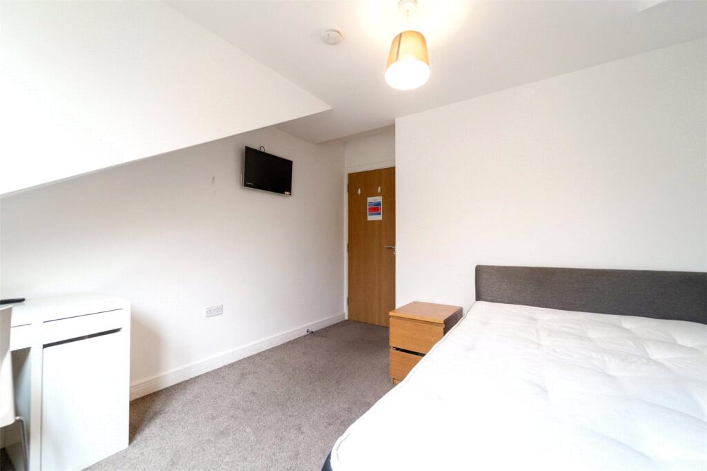 6 bedroom house for rent