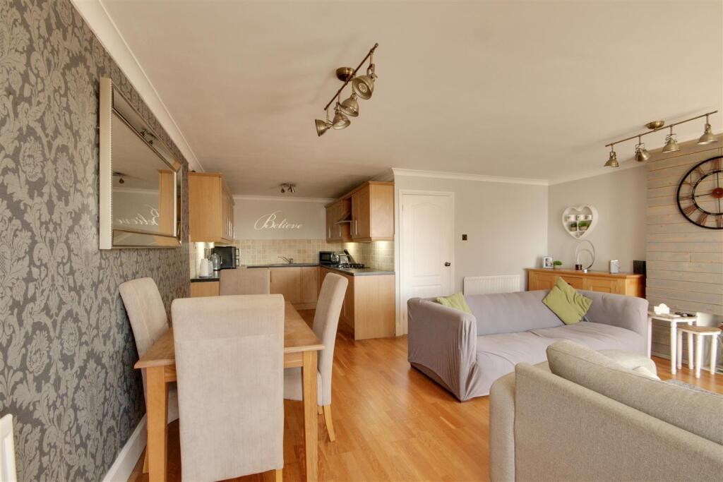 Apartment in Adur, Shoreham Beach, Shoreham-by-Sea - View 4