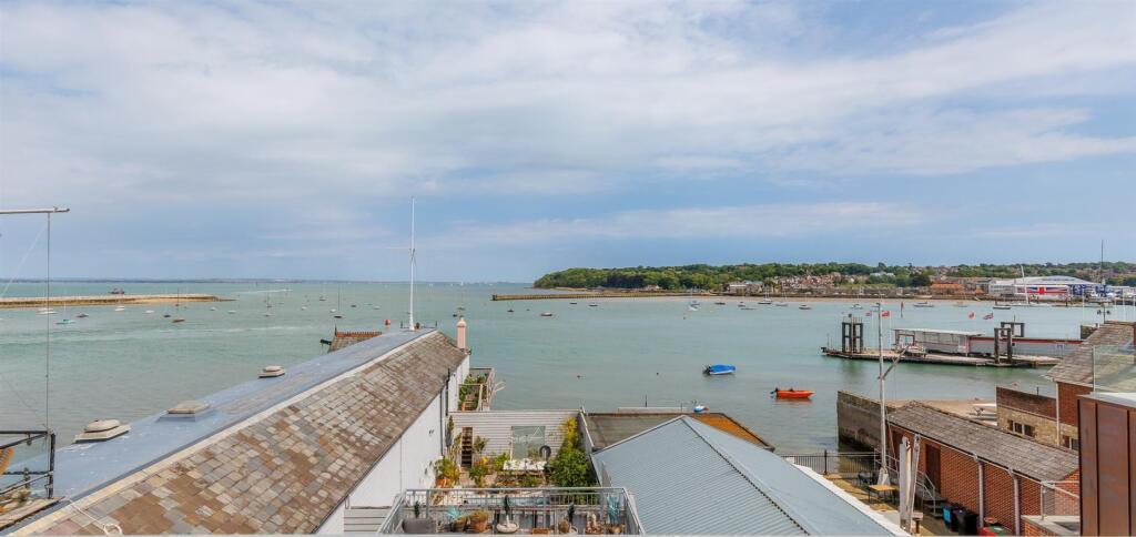 House in Cowes, Isle of Wight - View 3
