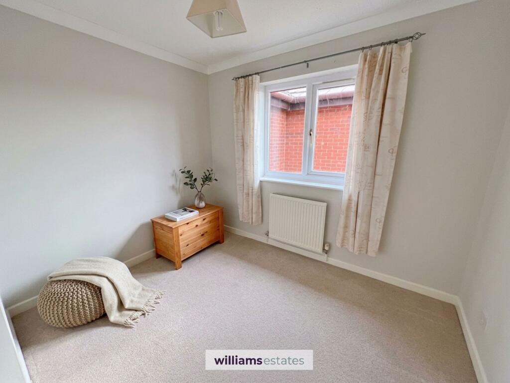 Apartment in Chester, Mold - View 4